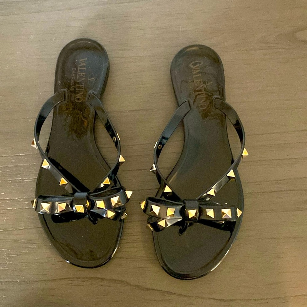Super popular Valentino bow sandal in black